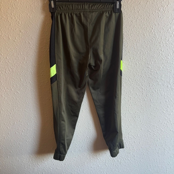 Green Sweatpants with Elastic Waistband and Tapered Cuffs - Picture 3 of 3
